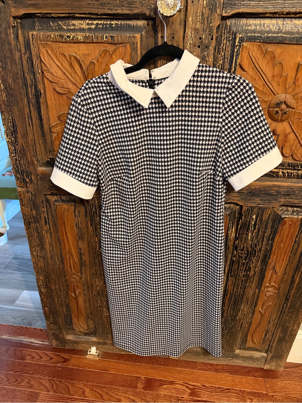 Vintage Black and White Houndstooth Dress with White Collar